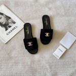 橙子出厂价p chanel 香奈儿春夏新款 经典书包扣翻盖平底拖鞋 金属扣菱格凉拖 码数 35-42