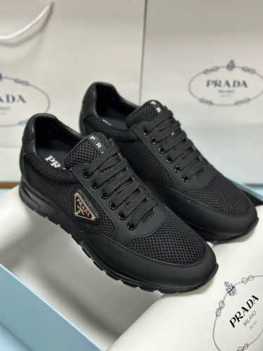 售 价: 商品商标：Prad* 普拉* 低帮运动鞋 正码码数: 38-44 可订做45.46 商品材料：鞋面专柜原版材料，舒适内里，原版大底。 编 号：9643