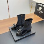 独家爆款 绒 、皮 CHANE*｜小香2024秋冬高级手工坊新款短靴 本季秋冬季节必备单品！香奈儿女士钟爱简约又难以抗拒系 搭配展现与众不同的穿搭风格。时尚达人