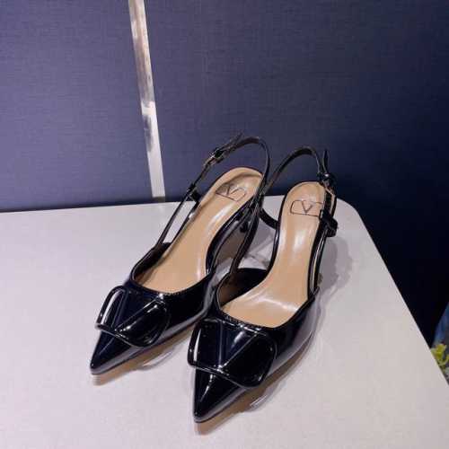 出厂 Valentino 华伦天奴 经典V扣漆皮尖头单鞋 高跟凉鞋 跟高：平底、4Cm、6Cm、8Cm、10Cm 码数：34-42