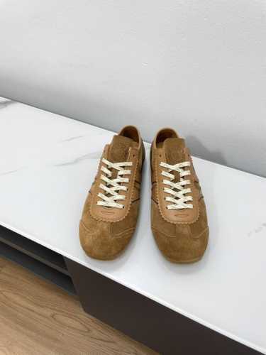 顶级版本 ｜Dries Van Noten 2024 夏季新款马拉松复古德训鞋 这款是比利时品牌 很多明星私服穿搭常出现 搭配彩色袜子也超好看！简约的设计既复古