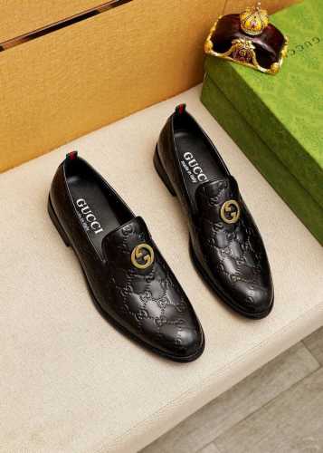 商品商标：Gucci 古驰 休闲皮鞋 正码码数: 39-44 38.45.46订制 商品材料：精选 进口头层小牛皮压花鞋面+原版五金扣，进口羊皮内里。强烈立体视