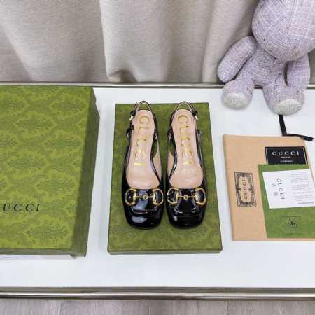 GUCCl 古奇 新款马衔扣浅口单鞋、凉鞋同款，设计搭配方形鞋头和立体方跟 精致细腻的细节令整款设计散发出优雅的韵味， 面料：原版定制进口软漆，五金马衔扣 内里 - 点击图像关闭