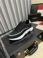 出厂价Pp： 阿玛尼Armani* 最新爆款休闲鞋，顶端品牌 奢侈～代购，顶级～质量。 鞋面選用进口透气牛皮搭配材质透气羊皮垫脚 精细做工。原版个性时尚柔软橡膠