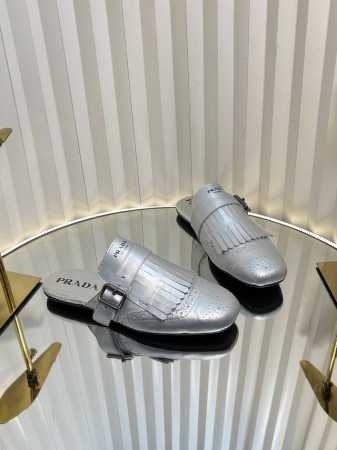 PRADA 普拉达 25 2025春夏新品 专柜走秀款复古流苏半拖鞋乐福鞋系列走秀款 复古感时髦满满 随意百搭 时尚休闲 独到味人人都爱也轻松驾驭 每年都会爆. - 点击图像关闭