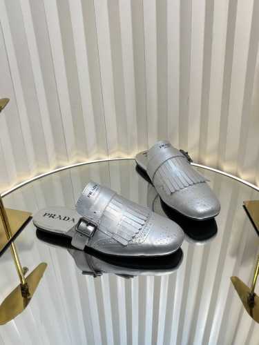 PRADA 普拉达 25 2025春夏新品 专柜走秀款复古流苏半拖鞋乐福鞋系列走秀款 复古感时髦满满 随意百搭 时尚休闲 独到味人人都爱也轻松驾驭 每年都会爆.