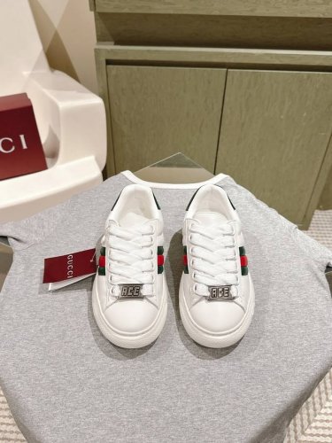 男码10 Gucci 情侣款小白鞋升级版，近几年一直火爆；新色更新不断；明星 网红 直播等必定种草打call，经典时尚风格，5D绘图打印；电绣面等 原版定制牛皮