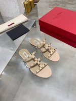 p工厂 valentino华伦天奴铆钉经典凉鞋 鞋面混种羊皮 内里垫脚混种羊皮 意大利黄牛皮大底纹路清晰与专柜一致 码数35-40 34 41 可定制不退换