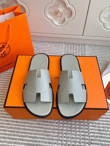 情侣 Hermes 爱马仕H家Izmir系列 经典H 情侣款凉拖鞋 顶级品质 鞋面：进口头层牛皮 手掌纹牛皮 牛皮内里 进口真皮大底 Size：35-45全套包