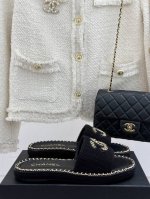 厂价 Chane*｜小香25C春夏新品度假 厚底链条双C拖鞋 这一季度假凉拖系列真的超美！ 搭配链条双C五金装饰 简约百搭 上脚超级美的 怎么看怎么好看 Go
