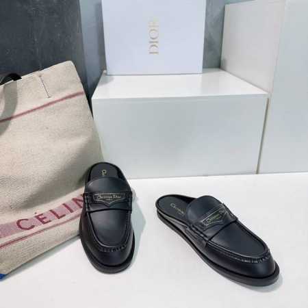 高品质出厂 ！顶级品质 Dior 迪奥2024ss秋冬新款女鞋 CD字母logo穆勒鞋懒人包头半拖！进口亮面开边珠皮料搭配上标志性的品牌金属logo徽标，低调奢 - 点击图像关闭