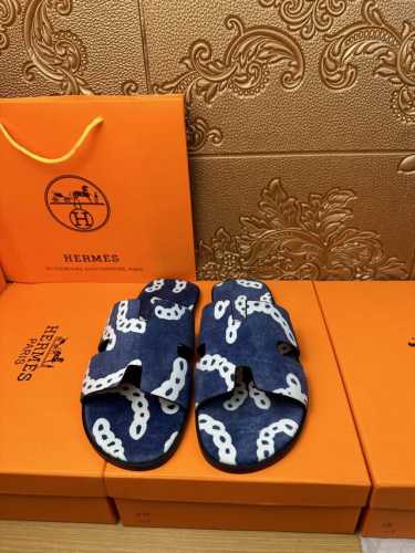 工厂价： Hermes爱马仕 官网最新专柜同步新款oran牛皮面H拖鞋 巴黎原版飞回正品开模完美打造最高品质 诚意巨献，可随意进出专柜鞋面采用原版定制牛皮。彩色