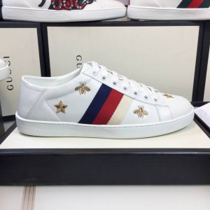 橙子出厂价p gucci 古驰 经典爆款 小蜜蜂小白鞋 百搭休闲鞋板鞋 情侣款 码数 34-45