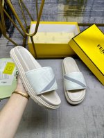 实价： Fendi最新宽衬垫带拖鞋，灰色Ff提花和黑色牛皮拼接 ，黑带斜向镶饰，防滑橡胶鞋底，男38-45码，