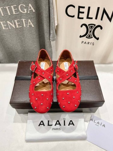 高版本出厂 独家新品 Alaia 阿莱亚25Ss 走秀款糖果色平底芭蕾舞鞋 最近超火的一款平底鞋 章小蕙同款 甜酷芭蕾风 人气超高的一款芭蕾舞鞋，浪漫又迷人 舒