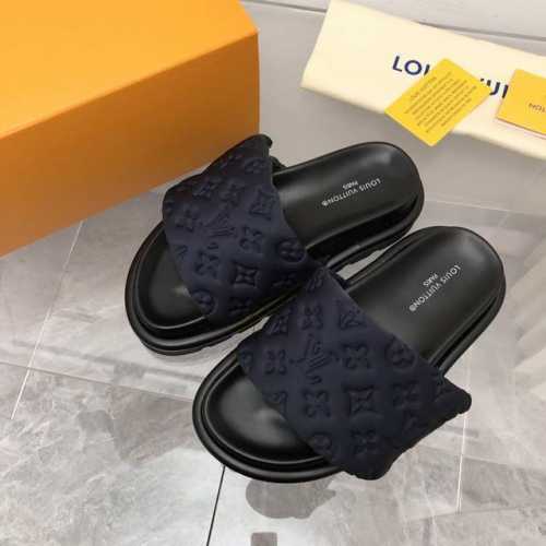 2025- L Vuitt 春夏最新款凉拖 Pool Pillow Comfort 必入系列！2025火爆发售、高级慵懒风 百看不厌款、时尚度拉满！细节用心感受