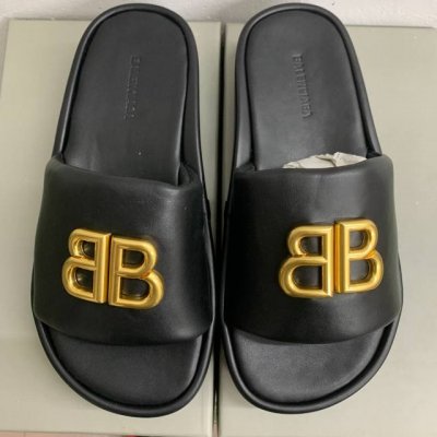 橙子出厂价p balenciaga 巴黎世家 春夏新款 Bb扣厚底面包拖鞋 金属双B拖鞋 一如既往的时尚 时装博主与欧美明星大爱款 时尚却不过分张扬 鞋面牛皮搭