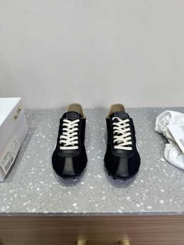 Maisonmargiela Mm6 25Ss新款 德训休闲鞋 上脚很百搭哦，也很随脚舒适，这一款德国训练鞋延续了经典的T形真皮拼接设计 头层牛皮柔软细腻的特点