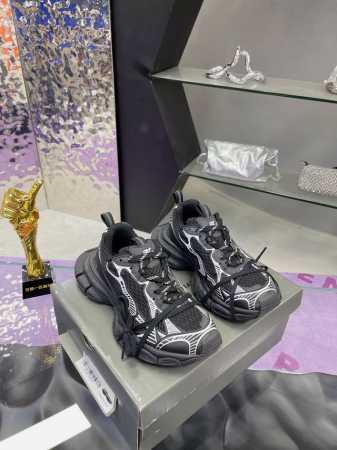 情侣款Balenciaga 巴黎世家九代23SS最新爆款3XL Sneaker系列 情侣款 休闲 老爹鞋 运动鞋 整体鞋型汲取了Balenciaga Track - 点击图像关闭