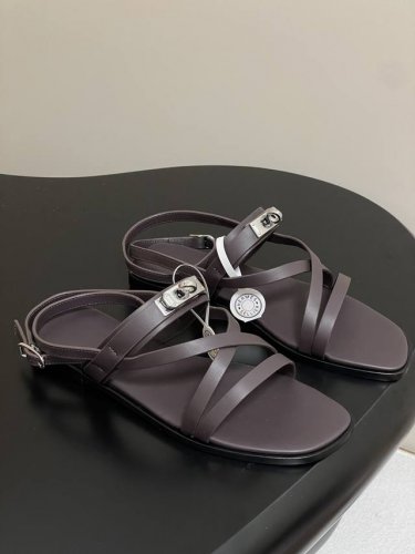 顶级品质 Hermes 爱马仕 June Sandal系列 H家Kelly扣细带罗马凉鞋 小牛皮凉鞋，搭配经典镀钯Kelly鞋扣和袢带。打造简约造型，可谓夏日良
