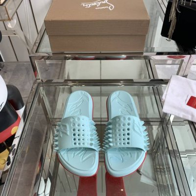 Christian Loubouti 2024ss 新品 CL 路铂廷新款夏日铆钉 时尚百搭超酷一字拖 大底采用 进口环保 EVA 发泡和进口鞋面组合，标志性的