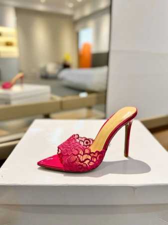 Gianvito rossi 2024 经典款尖头电绣高跟鞋，它的出现就像夜空中最璀璨的星辰。经典的款式，永恒的魅力，电绣的图案更是为其增添了梦幻的色彩。每一步 - 点击图像关闭