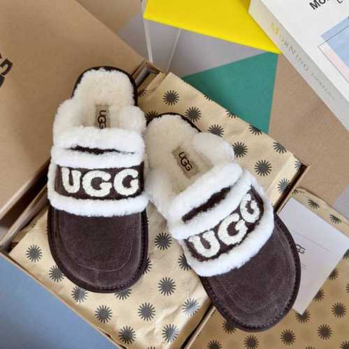 顶级版本：女款 澳洲UGG 油叽叽 刺绣 字母 羊毛拖 胖头拖 胖丁拖鞋 雪地靴 原版购入开发 做货 油叽叽刺绣logo毛毛鞋，一眼就上头的款式 胖胖的方圆头鞋