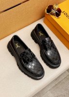 原单 Louis Vuitton 路易威登 新款～时尚商务正装男鞋原单品质，高端精品细节精致考究，采用进口意大利头层开边珠牛皮鞋面舒适的水染牛皮内里原版大底，穿