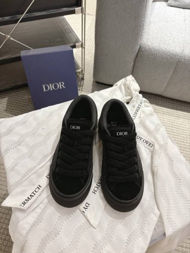 顶级版本 2025新色Ss Dio* 迪奥B33系列 情侣款休闲板鞋 原版购入开发做货 采用迪奥灰牛皮革精心制作 侧面饰以同色调 Cd Diamond 图案帆布