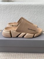 Balenciag A巴黎世家拖鞋 升级版推出Speed 2.0 版本全新袜子鞋拖鞋 原厂货 绝非通版 2.0版的袜子部分可以把脚背和脚踝完全包裹起来 鞋面是原