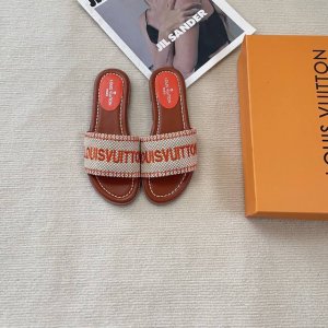 橙子出厂价p louis Vuitton 路易威登 初夏新款 Lv刺绣字母平底拖鞋 休闲凉拖 码数 35-42