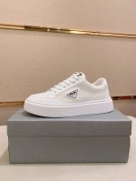 工厂P价 高版本 高品质新款Prada 普拉达 专柜同步上市， 新款男鞋、面料精选进口牛皮。内里:牛皮配透气网布高端气垫开模防滑橡胶大底，精美线条、简约大气，上