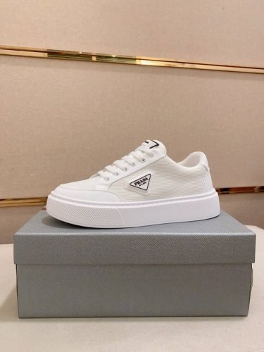 工厂P价 高版本 高品质新款Prada 普拉达 专柜同步上市， 新款男鞋、面料精选进口牛皮。内里:牛皮配透气网布高端气垫开模防滑橡胶大底，精美线条、简约大气，上