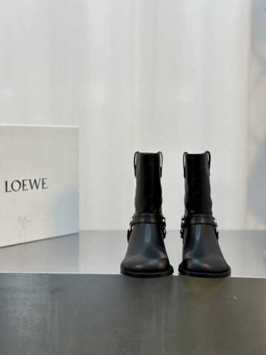 LOEWE 罗意威 24ss 秋冬新款 平底 短靴 简约大气时髦 耐看不过时 是时尚圈永不退潮的经典所在 复古的英伦风格 让你穿出不一样的气质.对版原版楦头 专