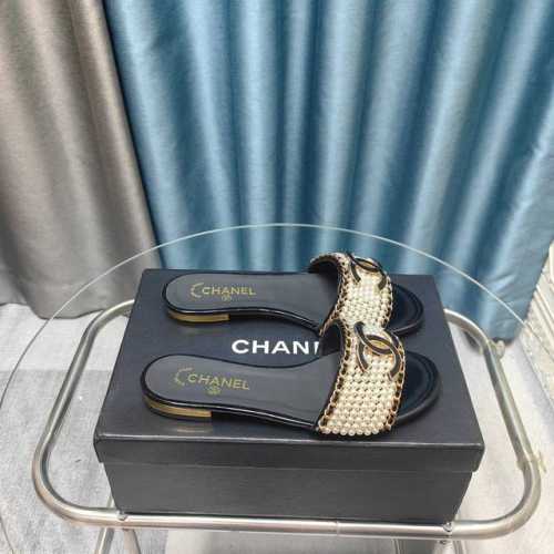 厂价 CHANE*｜小香25C春夏新品双C链条珍珠平底拖鞋夏天的人字拖莫名让人感到自由链条珍珠镶嵌了双C标志 太精致了也太好看了吧 上脚超秀气显白！鞋面采用原版