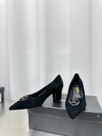 CHANE*L 小香25ss新款 爱心logo单鞋小清新风带点贵气的感觉，上脚非常完美，穿搭配上此鞋，优雅大方。整个系列都充满了令人兴奋和意外的元素结合，不同的