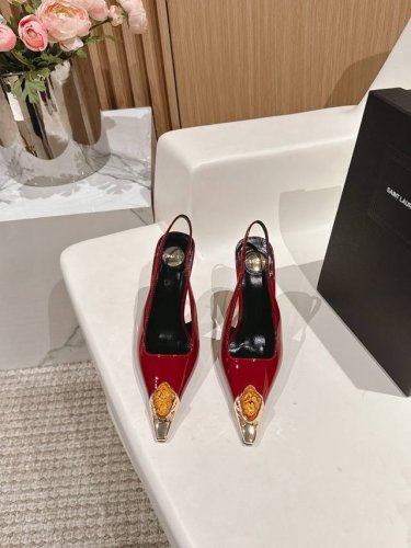 YSL 圣罗兰 SS2024新品 金属头大宝石优雅大气高跟 各种小裙子搭配起来 完全不挑脚型哦 通透的闪钻在光线的照耀下呈现幻彩 真的美的过分 上脚显白的让人上