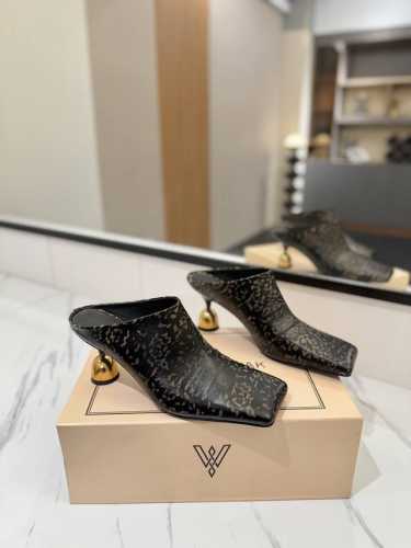 出厂 Vanda Novak来自意大利品牌 全网独家 耗时3个月研发 鞋跟独特设计酒杯 重磅系列 众多联手意大利品牌 推出高级感满分的鞋款系列 火遍Ins神仙绝