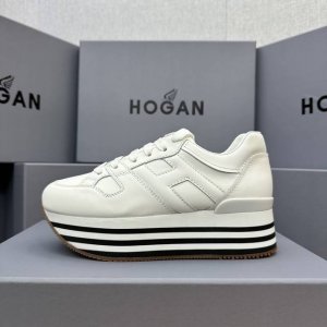 hogan 度假系列新款顶级版现货发售 松糕厚底顶级版 都市新潮休闲风 各明星 博主推荐 时尚百搭风格百变！原版楦型 原版大底一比一为你打造 值得推荐！ 鞋面采