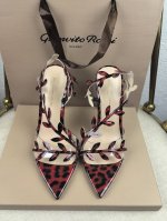 厂批 吉安维托 罗西 Gianvito Rossi 最新蔓藤月桂叶跟鞋 10.5 8.5 5.5Cm 露趾凉鞋搭配细高跟，性感而精致。 吉安维托 罗西 Gian