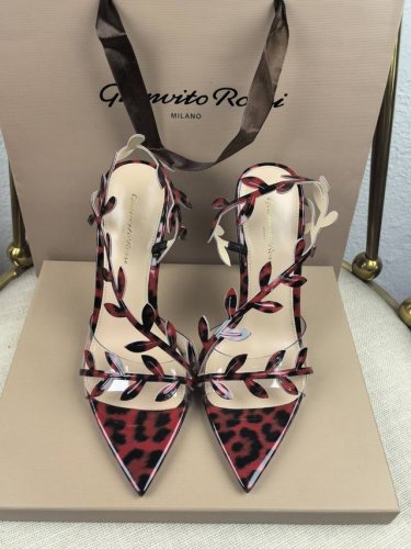 厂批 吉安维托 罗西 Gianvito Rossi 最新蔓藤月桂叶跟鞋 10.5 8.5 5.5Cm 露趾凉鞋搭配细高跟，性感而精致。 吉安维托 罗西 Gian