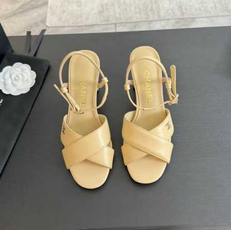 CHANE*｜小香24P春夏新品 珍珠跟高跟拖鞋 乖巧秀气的珍珠跟优雅减龄 仙气满满的公主氛围！ 鞋面采用进口羊皮 羊京 内里垫脚均为粒面羊皮 意大利进口真皮大 - 点击图像关闭