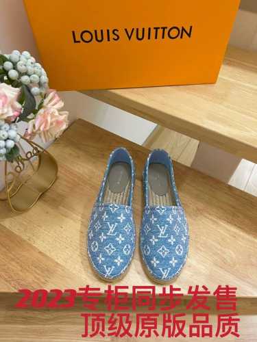 Louis Vuityon 路易威登 渔夫鞋本款Starboard平底帆布便鞋选取Monogram丹宁布，与皮具系列设计遥相呼应。麻绳编底延续传统格调，橡胶外底