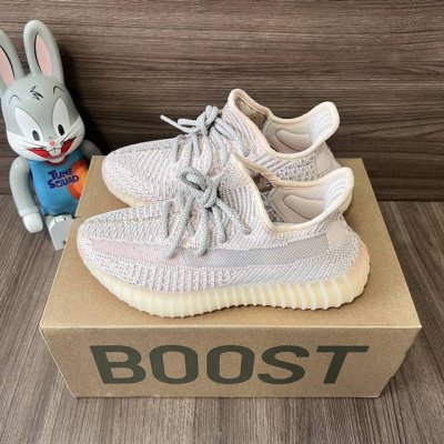偏小一个码 顶级版本Adidas Originals Yeezy Boost 350 粉色 满天星 鞋面反光 减震耐磨 低帮 休闲运动鞋 男女同款 码数：36-