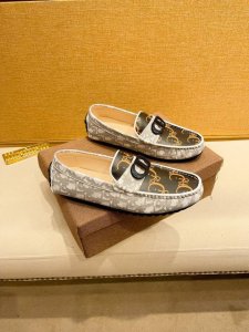 工厂价 Dior 迪奥男士新款豆豆鞋上市 原单品质 官网1:1同步头层牛皮皮内里，完美造型顶级品质，橡胶耐磨大底，，鞋型饱满，立体感十足超级百搭 高档不失品味，