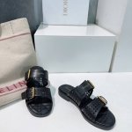 高品质出厂 ！顶级品质Dior迪奥 D-Lane25春夏新款凉拖平底一字冲孔镂空扣带拖鞋！这款 D-Lane 凉拖彰显经典风格。黑色牛皮革鞋面，展示镂空藤格纹图