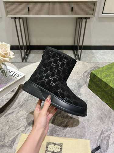 Gucci 巴黎时装周24年美丽奴羊皮毛一体雪地靴，提花面料LOGO头层牛皮澳洲进口羊毛内里， Gucc* 这款雪地靴它采用混纺羊毛毡于意大利制成，以柔软皮革饰