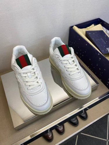 新款男鞋Gucci 最新鞋出货。原单品质 时尚潮流 采用特殊材料 内里网羊皮 全新包装。脚感超舒适，做工简直无可挑剔 码数:男38-45，