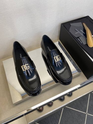 D&*G ，顶尖工艺品 时尚正装皮底 正码：39一44， 5一10 ： 同步发售！货！顶级手工艺意大利全面进口原皮料小牛面 超强质感、手感 ，内里进口小牛皮，全