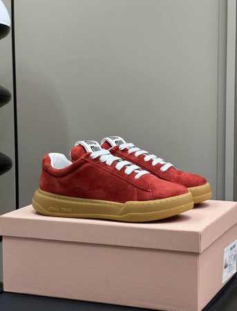 顶级品质 Miu Ss24 New Arrival～ Miu24春夏德训鞋，麂皮版面 精致中露出随性氛围 脚感满分 Size 35-41 需额外 外盒和手提袋+ - 点击图像关闭
